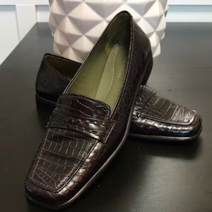 Ann Taylor Brown crocodile leather loafers